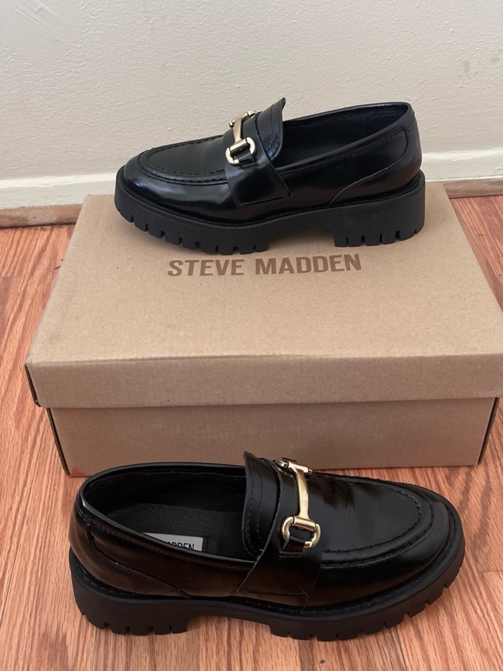 Steve Madden Black Leather Lug Sole lando Loafers